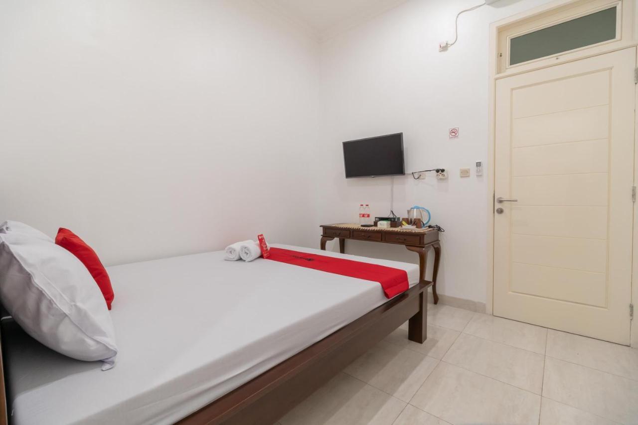 Reddoorz Syariah Near Summarecon Mall Bekasi Exterior photo