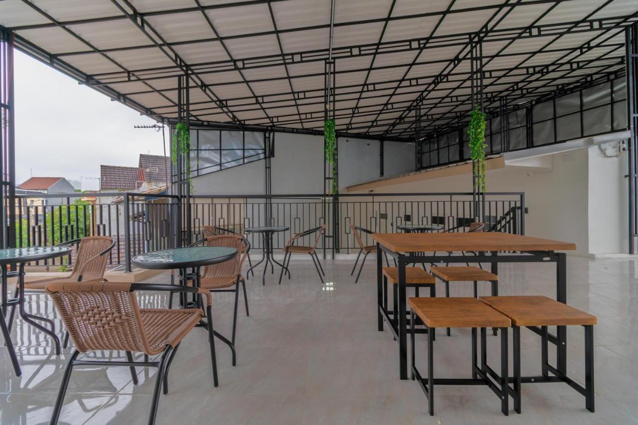 Reddoorz Syariah Near Summarecon Mall Bekasi Exterior photo