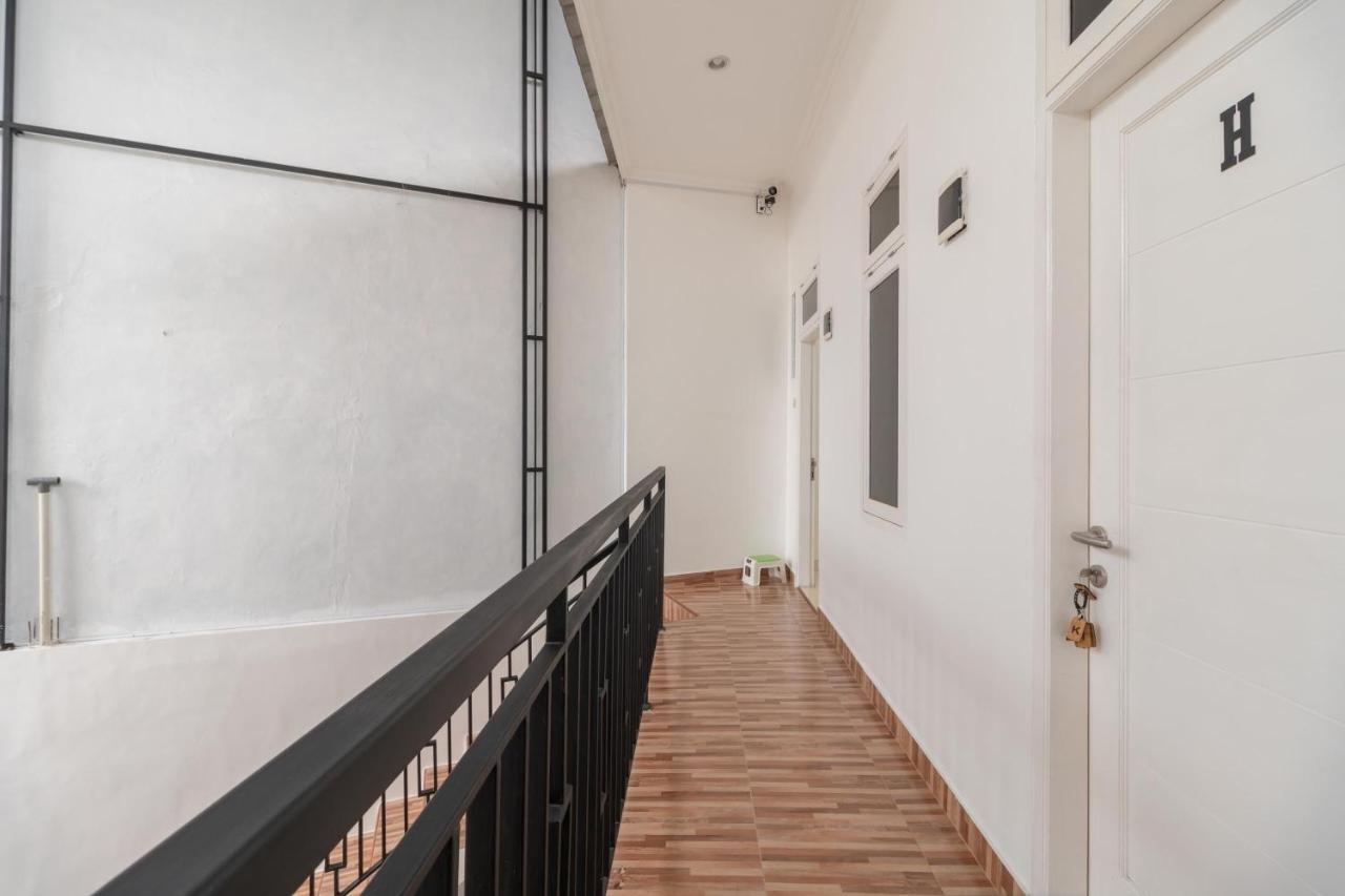 Reddoorz Syariah Near Summarecon Mall Bekasi Exterior photo